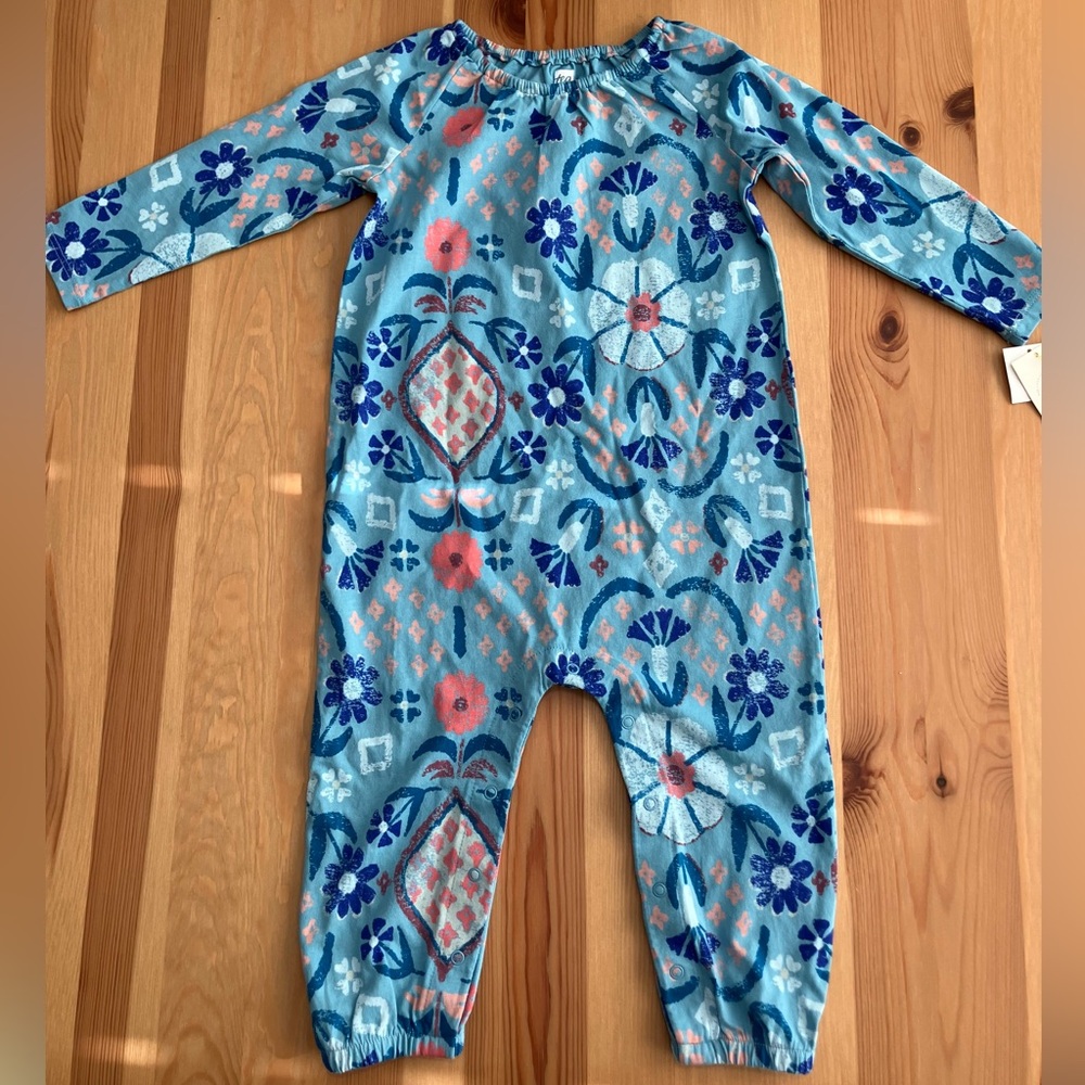 New With Tags Tea Collection Raglan Baby Romper Tile Print 12-18 months